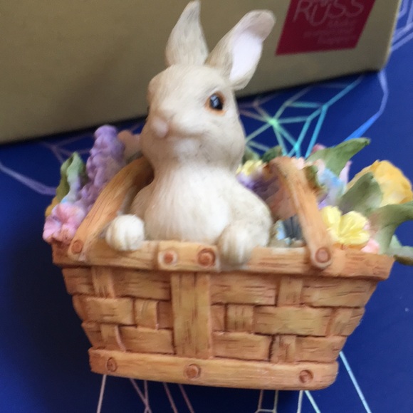 Russ Berrie Other - NWOT Vintage 1990s Russ handpainted bunny figurine